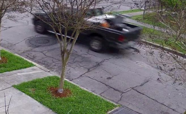 Vehicle Sought in Simple Burglary on Jefferson Avenue